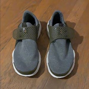 Size 10 Nike sneakers